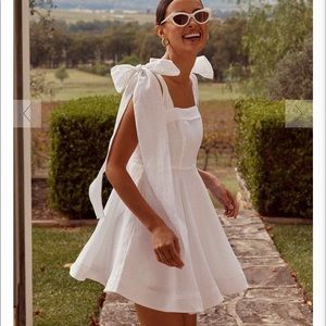 DIISH AISLE WHITE LINEN BOW MINI DRESS